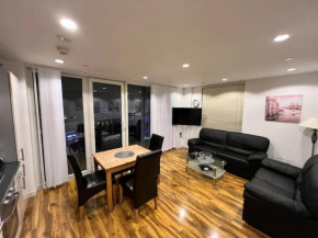 Spacious 2 Bedroom Flat Stunning Waterside View